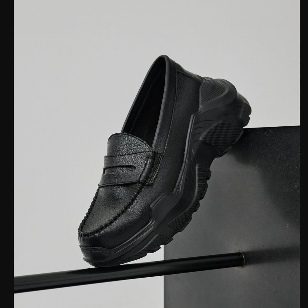 Akikaoki STUDIOUS Exclusive Regulated Gravity Loafer Sneaker (Black, size US 6)